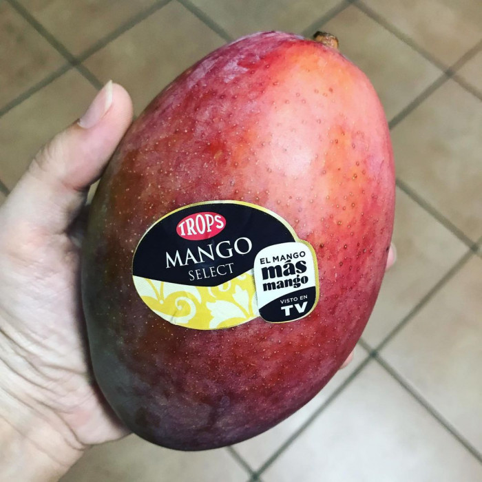 Fresh Red Mangoes Maravilla (1 Pc)